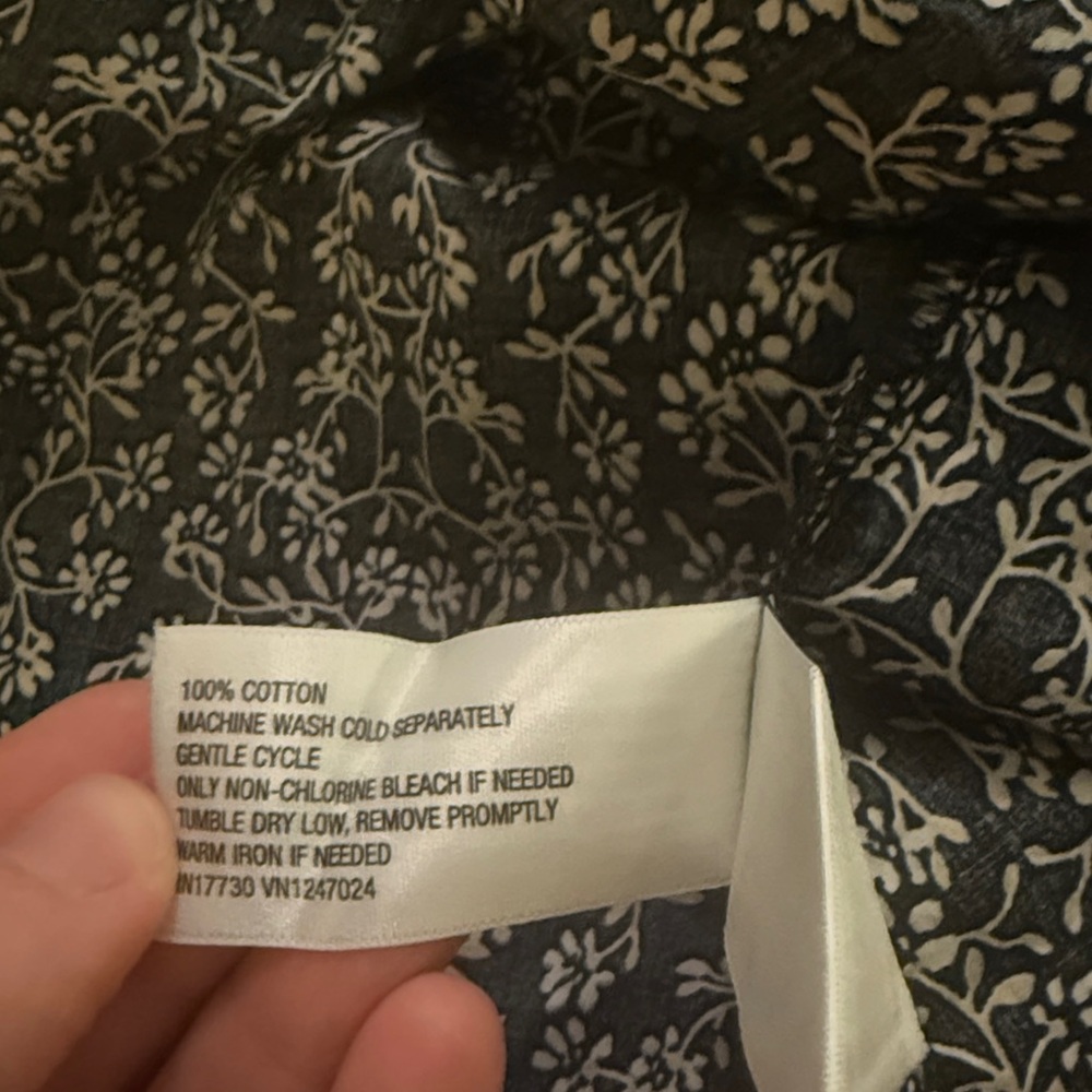 Universal thread button front floral blouse - image 4